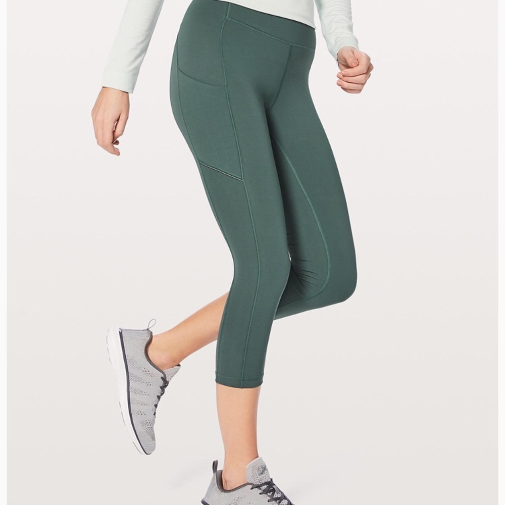 Lululemon Speed Up Crop 21’ Like New!